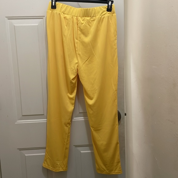 Women’s NWOT 3 piece Yellow pants set with pocket ,belt; Size XL 100% polyester - Picture 3 of 5